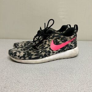Nike Womens Roshe Run 616841 995 Size 8.5 cheetah print  leopard print